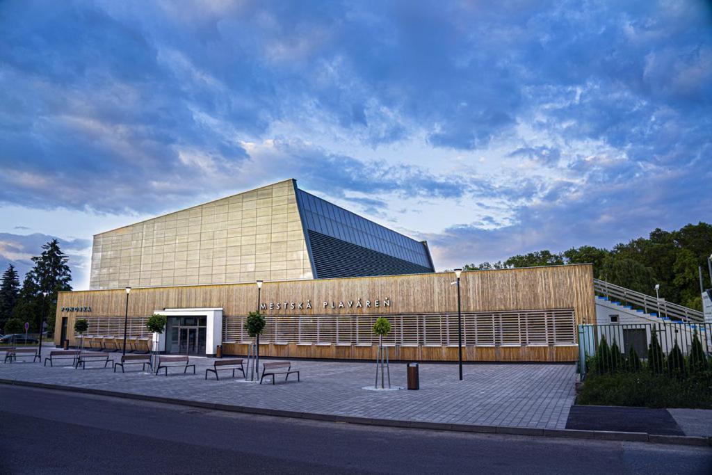 Wellness Hotel Mestska Plavaren Trebisov Exterior foto