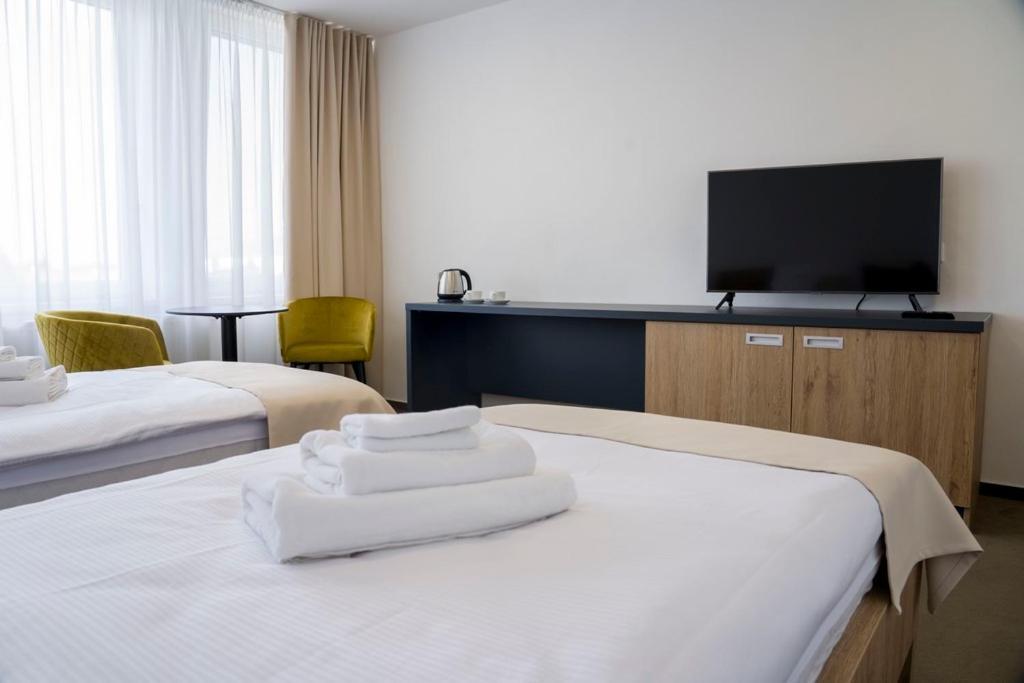 Wellness Hotel Mestska Plavaren Trebisov Exterior foto